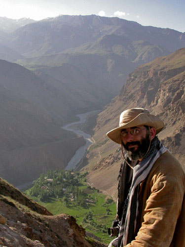 Vince Pardieu, Kuh-i-Lal village and the Panj river (the natural border between Afghanistan and Tajikistan) as seen from the historic spinel mines.